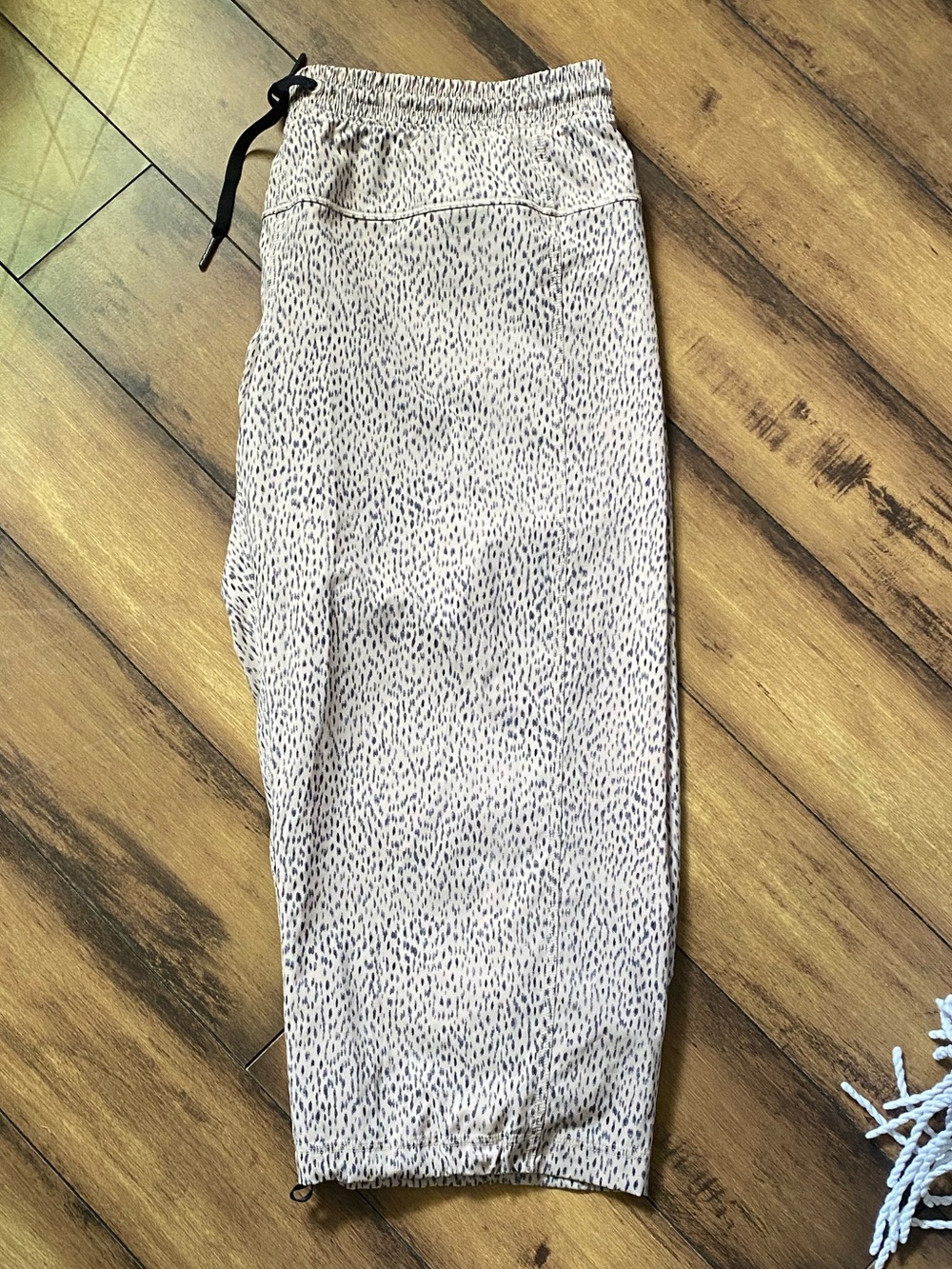 lululemon athletica cheetah print capris with draw strings at bottom